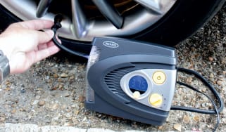 Tyre inflator testing